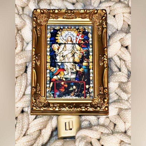 Vintage Gold Framed Religious Night Light - Picture 2 of 5